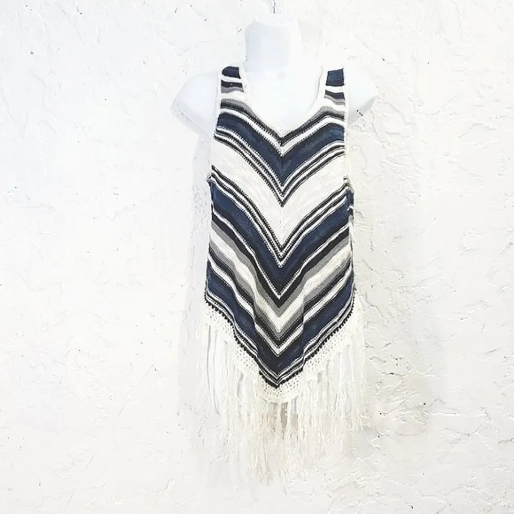 5x$25 Questions knit Crochet sleeveless Asymetrical fringe tank top size small - Picture 3 of 9